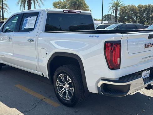 Certified 2025 GMC Sierra 1500 SLT image 5