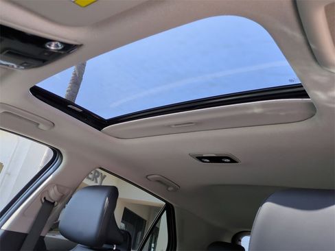 New 2025 Kia Niro SX Touring image 32