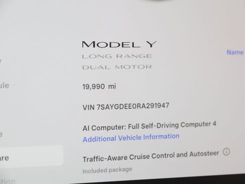 Used 2024 Tesla Model Y Long Range AWD/4WD image 36