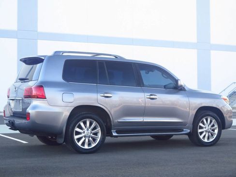 Used 2008 Lexus LX 570 4WD w/ Technology Pkg image 4
