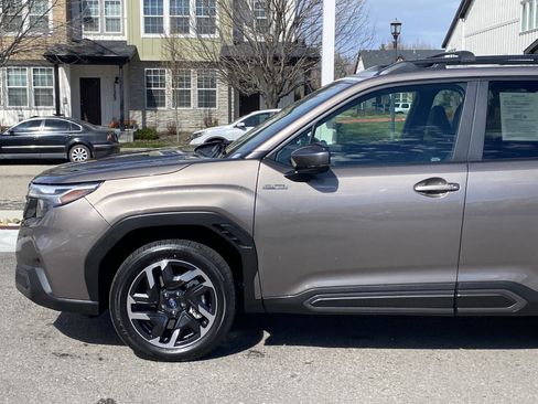 Used 2025 Subaru Forester Limited image 2