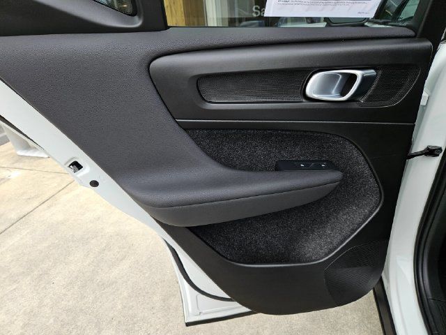 Used 2024 Volvo XC40 B5 Ultimate w/ Protection Package Premier AWD/4WD image 16