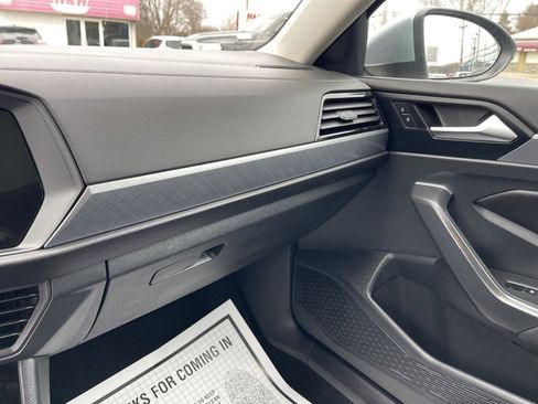 Used 2024 Volkswagen Jetta SE image 25