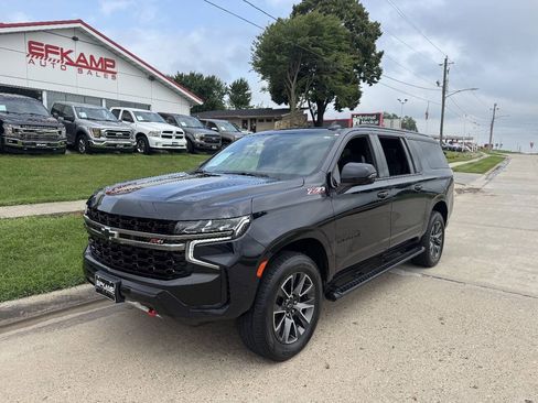Used 2022 Chevrolet Suburban Z71 w/ Luxury Package AWD/4WD image 1