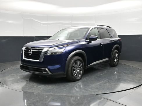 Used 2025 Nissan Pathfinder SV AWD/4WD image 8