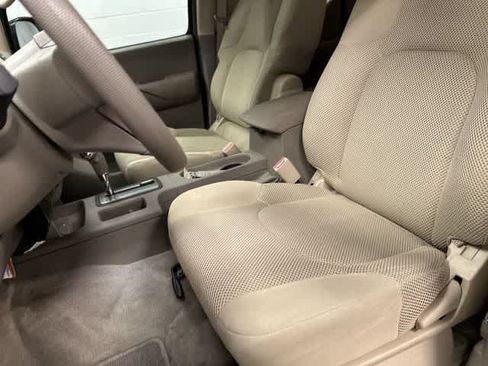 Used 2013 Nissan Frontier SV w/ SV Value Truck Pkg RWD image 10