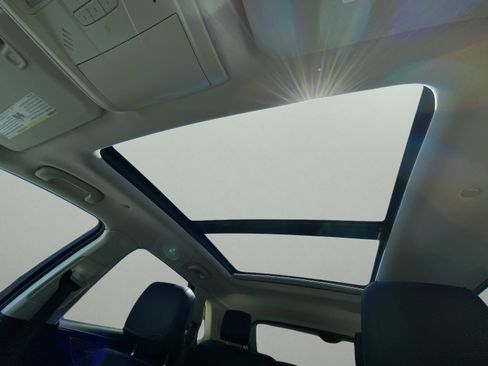 Used 2019 Cadillac XT5 Luxury w/ LPO, Black Ice Package image 16