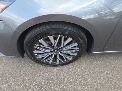 Used 2025 Nissan Altima 2.5 SV image 9