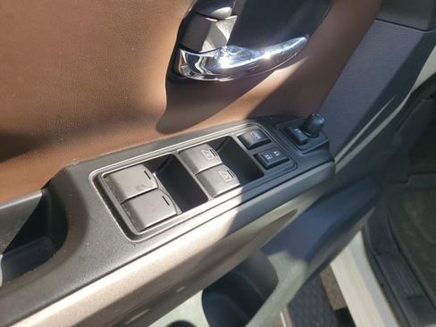 Certified 2024 Nissan Titan Platinum Reserve image 29