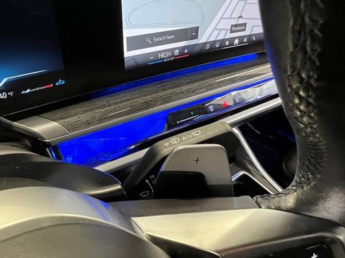 Used 2024 BMW 740i image 37