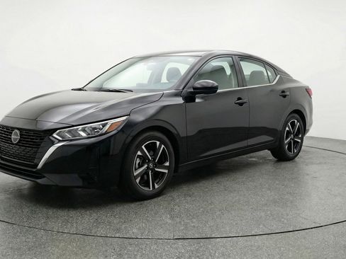 Used 2025 Nissan Sentra SV image 3
