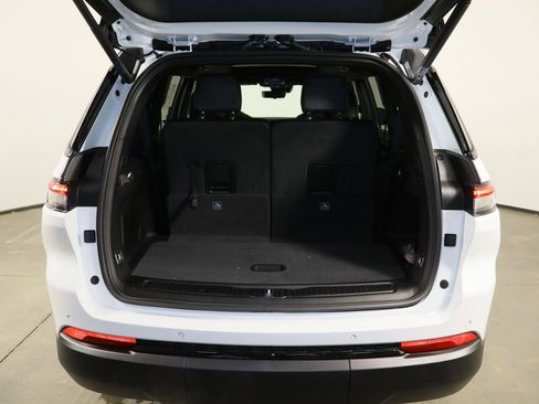 New 2025 Jeep Grand Cherokee L Limited image 19