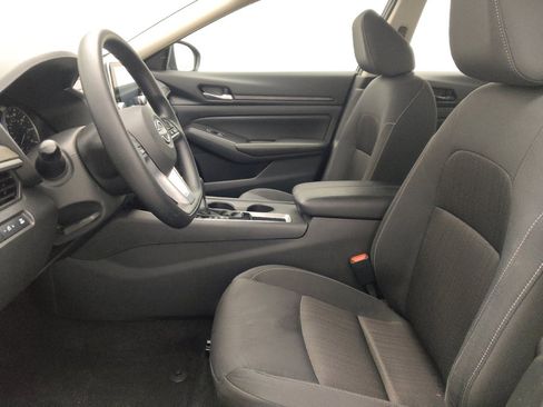 Used 2025 Nissan Altima 2.5 SV FWD image 17