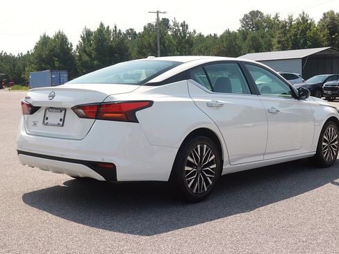 Used 2025 Nissan Altima 2.5 SV FWD image 7