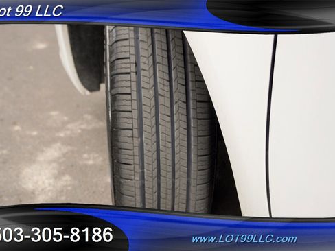 Used 2019 Nissan Versa SV image 4