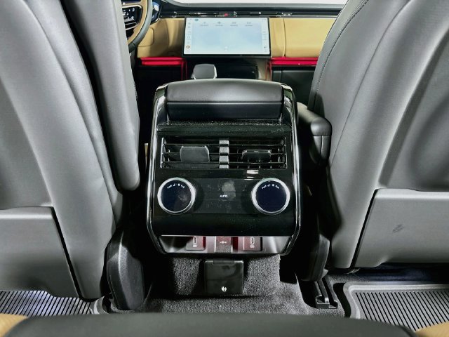 New 2027 Land Rover Range Rover Sport Dynamic SE AWD/4WD image 24
