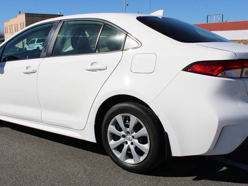 Used 2025 Toyota Corolla LE image 13