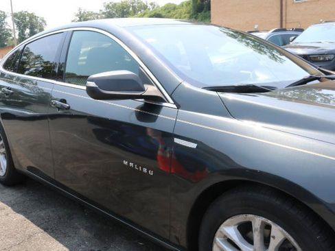 Used 2018 Chevrolet Malibu LT FWD image 3