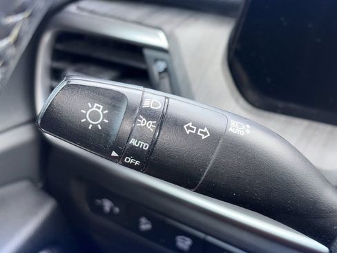 Used 2024 Kia Telluride EX w/ EX Captain's Chair Package FWD image 11