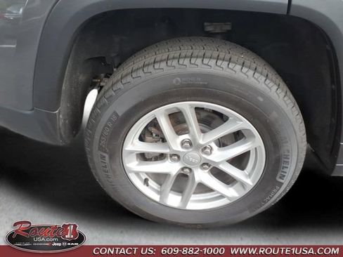 Used 2024 Jeep Grand Cherokee Laredo X AWD/4WD image 18