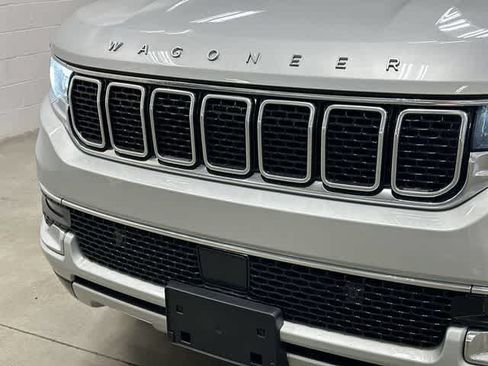 Used 2024 Jeep Wagoneer L Series II w/ Flexible Seating Group AWD/4WD image 30