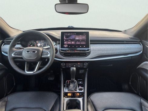 Used 2024 Jeep Compass Latitude image 16