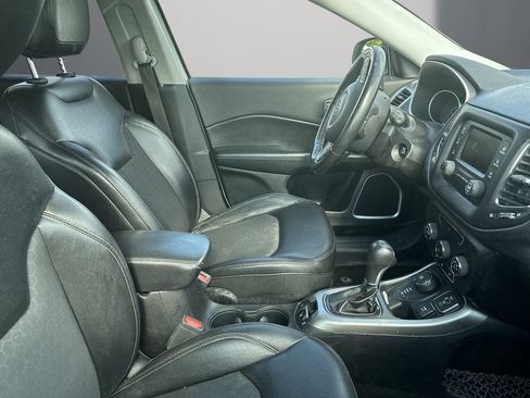 Used 2018 Jeep Compass Latitude w/ Cold Weather Group AWD/4WD image 12
