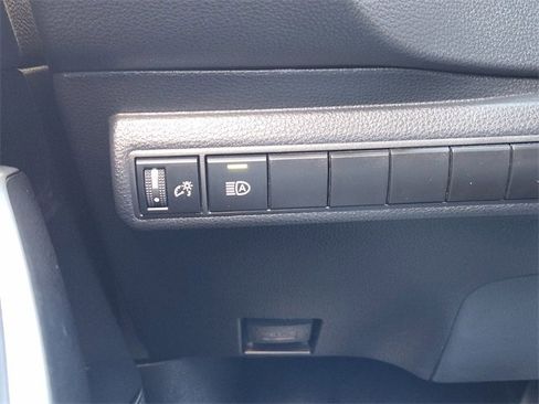 Used 2025 Toyota Corolla SE image 21