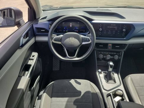 Certified 2024 Volkswagen Taos SE w/ Panoramic Sunroof Package FWD image 18