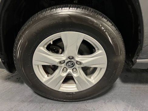 Used 2019 Toyota RAV4 LE image 14
