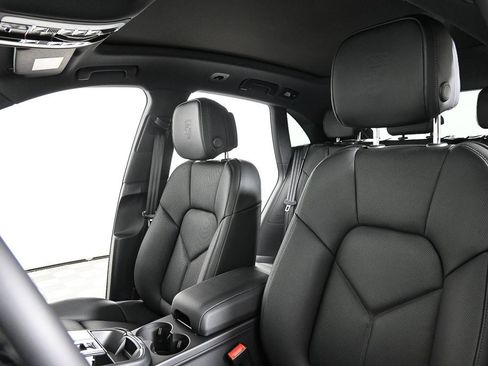 New 2026 Porsche Macan image 5