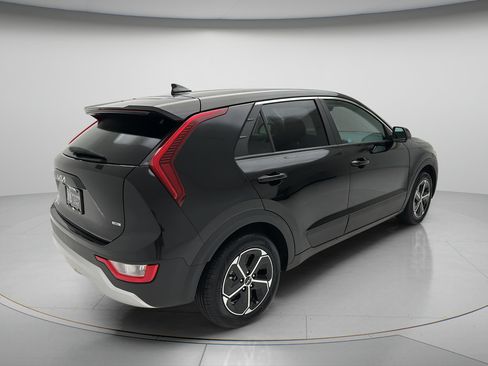 Used 2025 Kia Niro LX FWD image 5