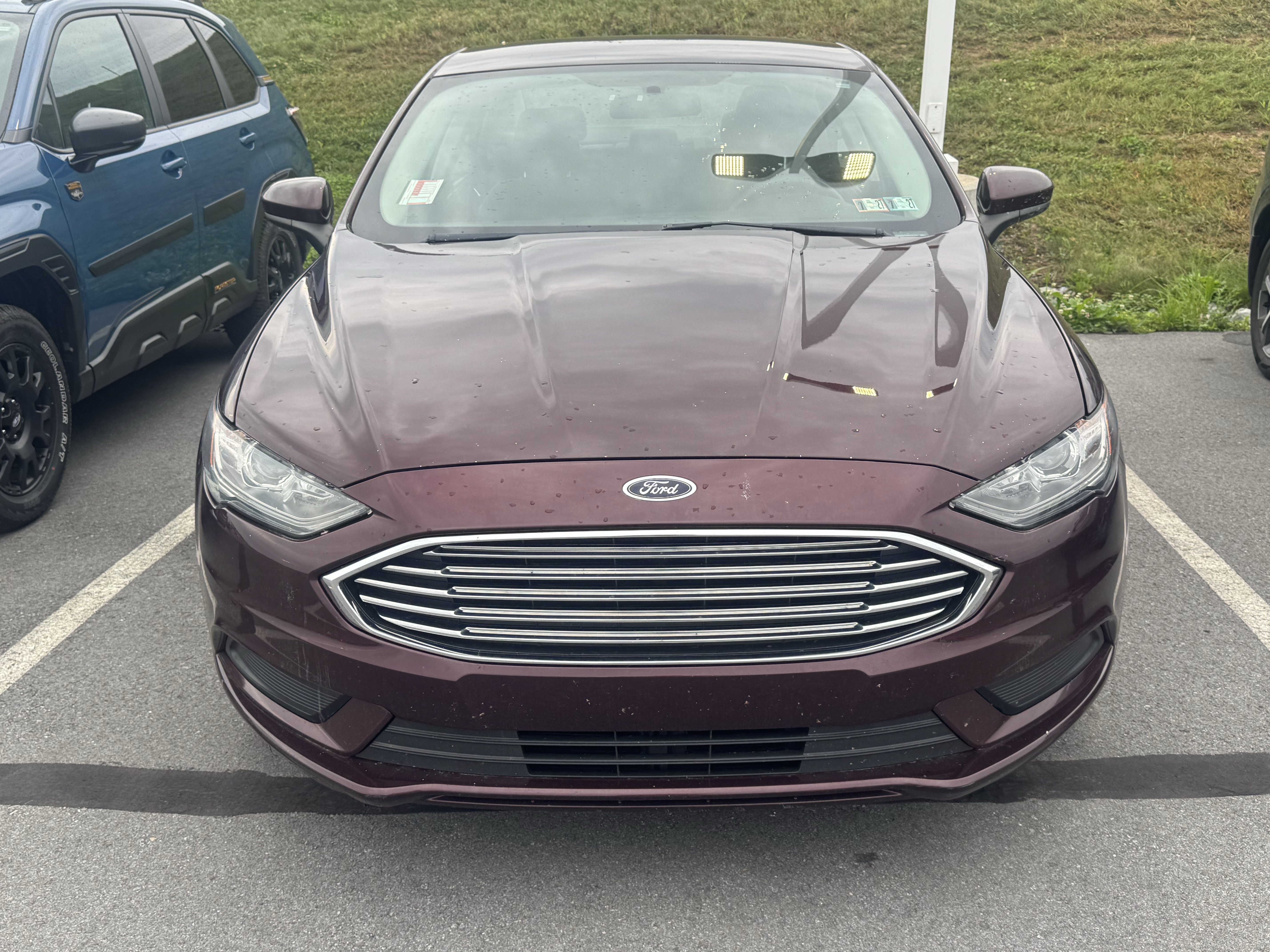 Used 2017 Ford Fusion SE FWD image 2