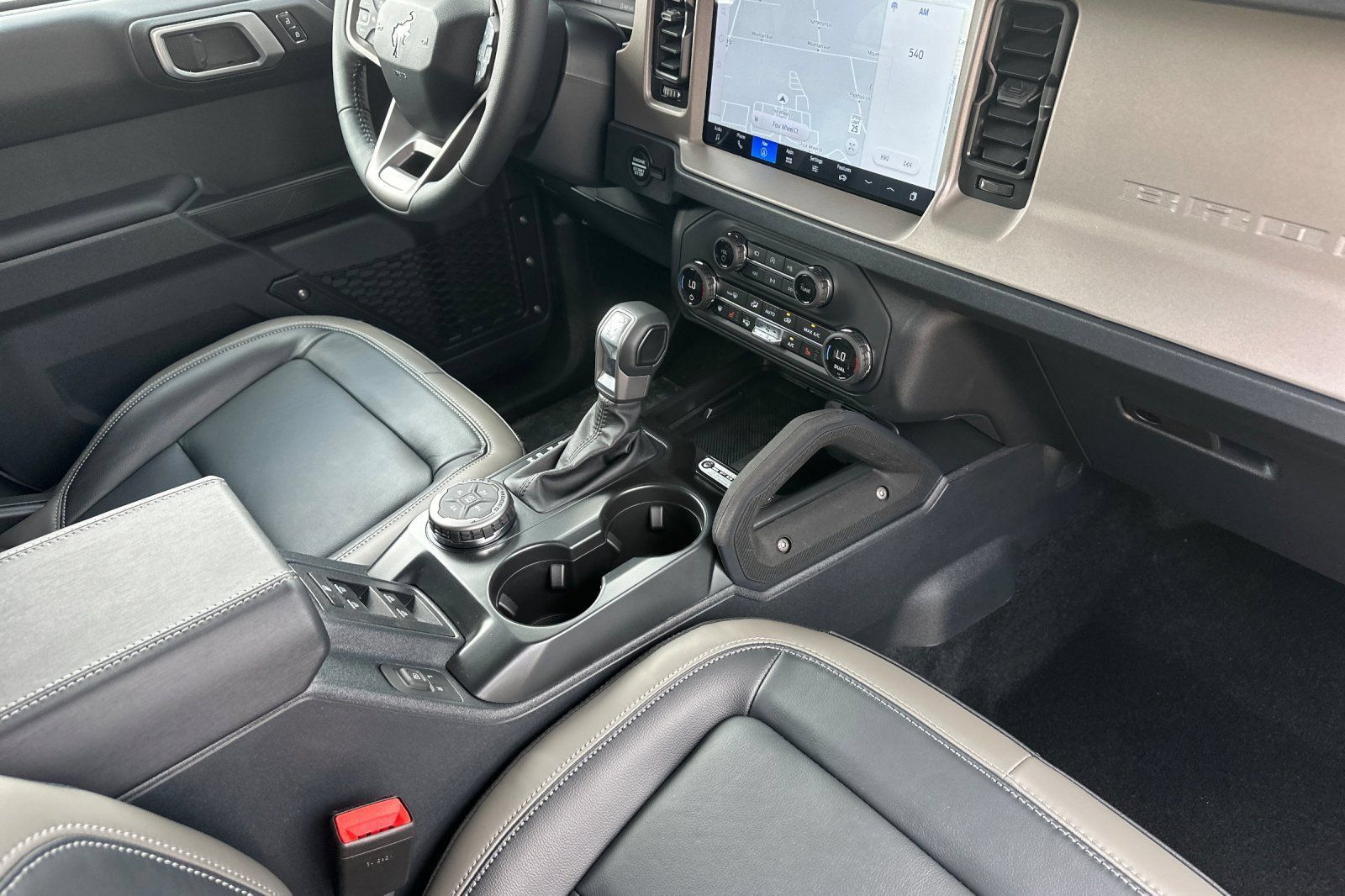 New 2026 Ford Bronco Outer Banks w/ Sasquatch Package AWD/4WD image 16