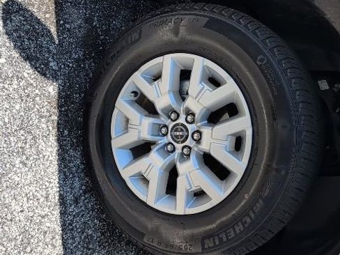 Used 2024 Nissan Frontier SV w/ SV Convenience Package image 17