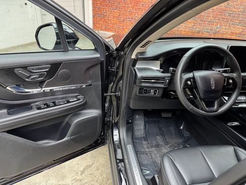 Used 2023 Lincoln Corsair FWD image 9