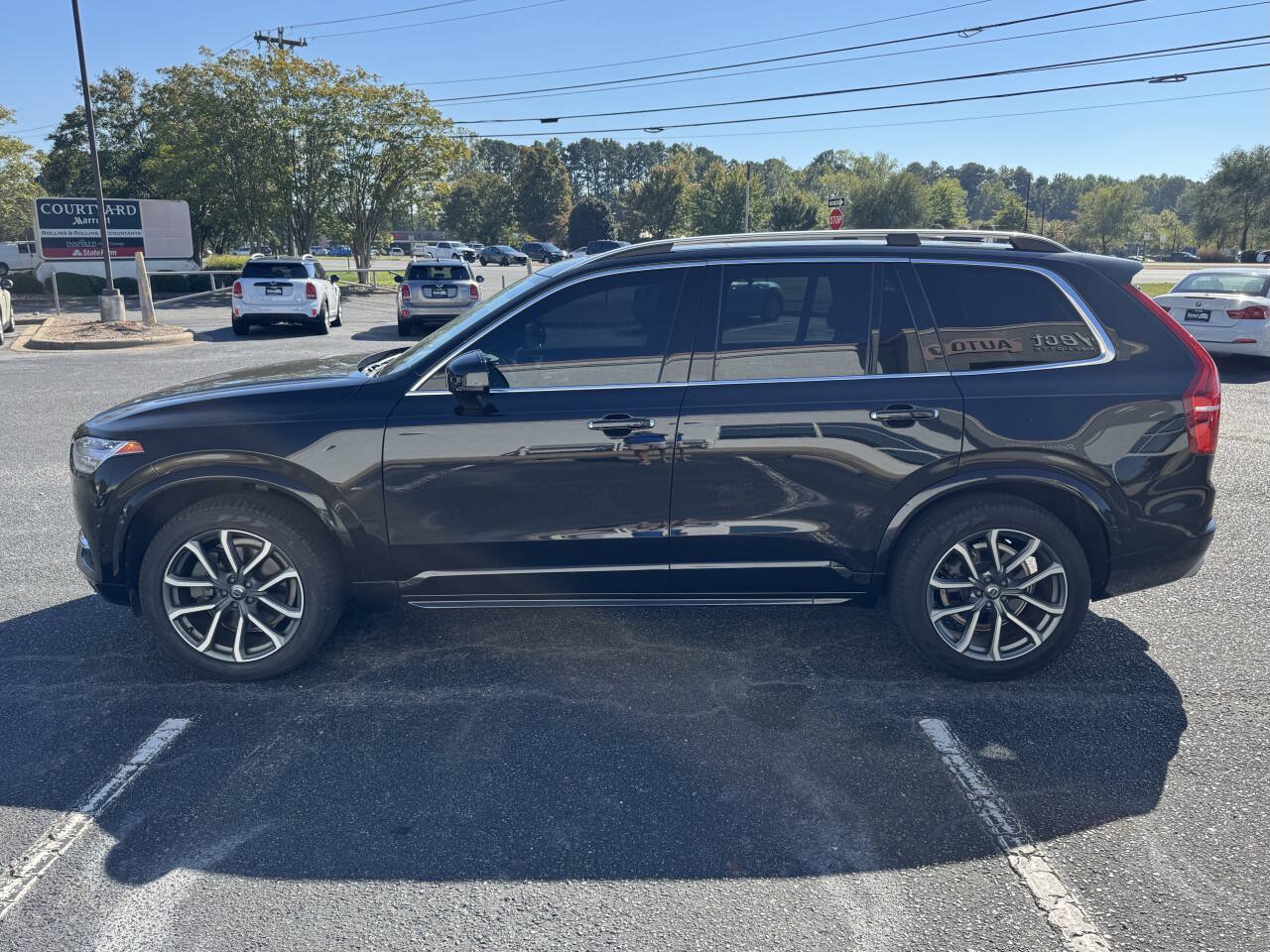 Used 2017 Volvo XC90 T6 Momentum AWD/4WD image 4