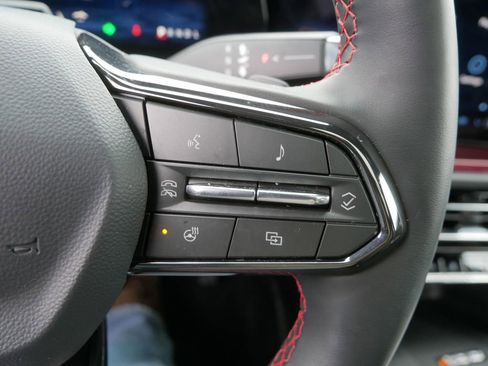 Used 2025 Chevrolet Traverse RS image 27