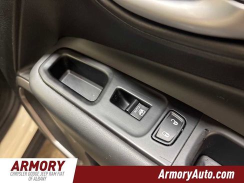 Used 2023 Jeep Renegade Latitude image 35