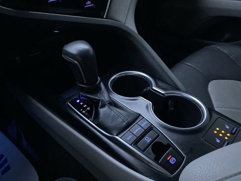 Used 2018 Toyota Camry XLE image 20