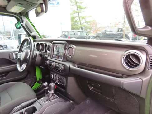 Used 2019 Jeep Wrangler Unlimited Sahara image 21