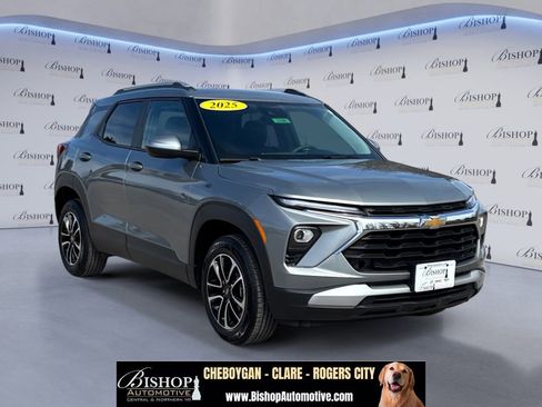 Used 2025 Chevrolet TrailBlazer LT AWD/4WD image 17