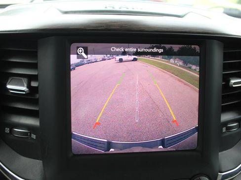 Used 2019 RAM 1500 Laramie AWD/4WD image 14