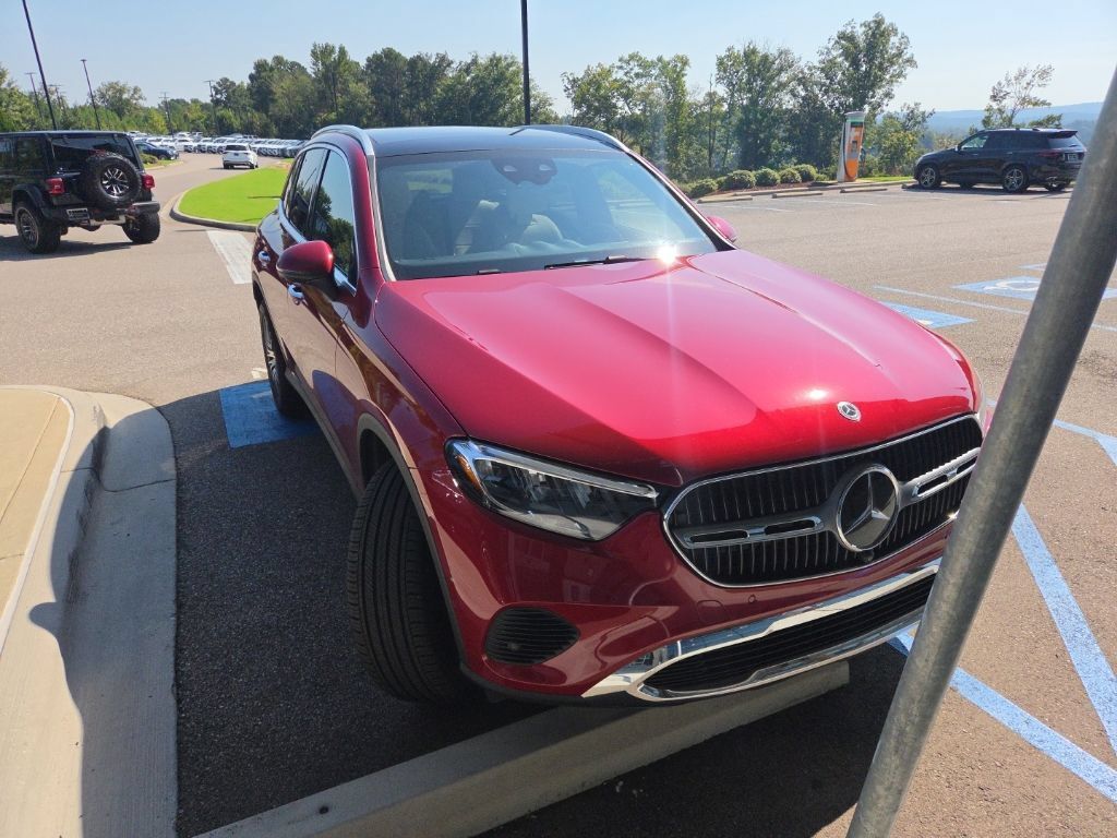 Used 2026 Mercedes-Benz GLC 300 image 1