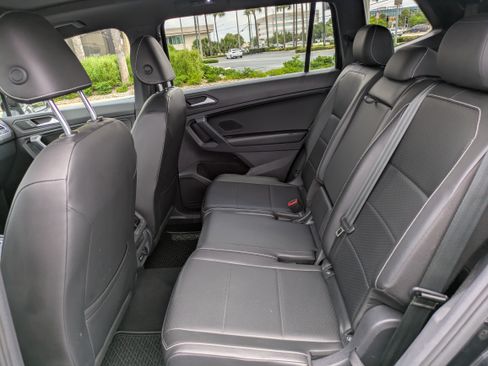 Used 2021 Volkswagen Tiguan SE R-Line FWD image 11