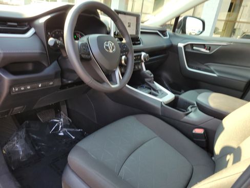 Used 2024 Toyota RAV4 XLE w/ Convenience Package AWD/4WD image 19
