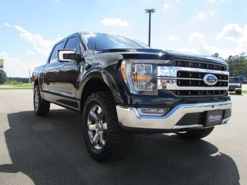 Used 2023 Ford F150 Lariat w/ Trailer Tow Package image 5