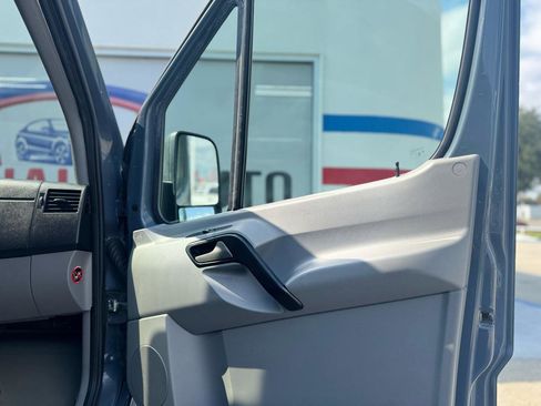 Used 2018 Mercedes-Benz Sprinter 2500 image 38