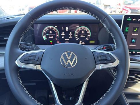 New 2026 Volkswagen Tiguan SE image 17