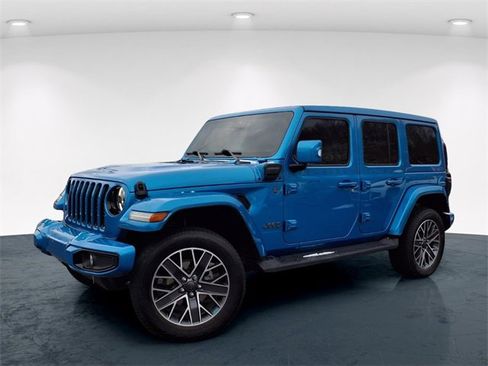 Used 2023 Jeep Wrangler Unlimited Sahara image 2